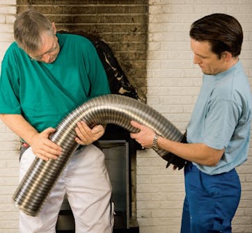 Braskassett: Flexröret bockas nu till önskad form Braskassett: Flexröret bockas nu till önskad form